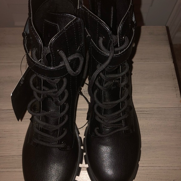 Women’s GBG (Guess Brand) Black beveled (inside zipper) boots (brand new) - Picture 4 of 5